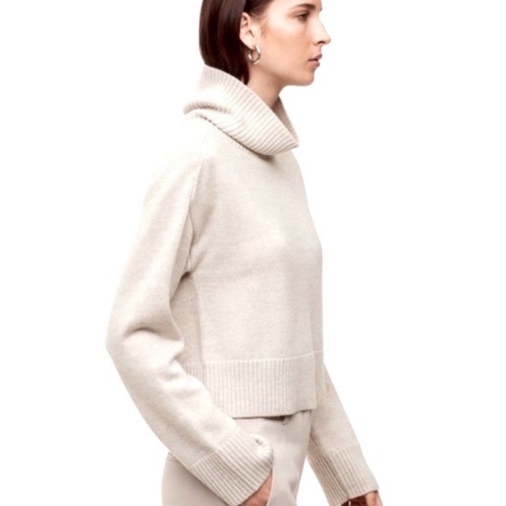 100% Merino Wool Cropped Turtleneck Sweater - Pale Gray/Cream